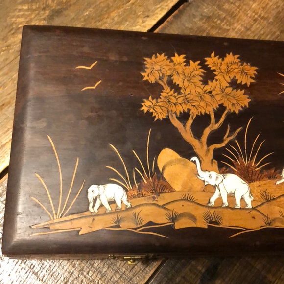 Vintage Detailed Wooden Elephant wooden box + FREE GIFT - Picture 3 of 14